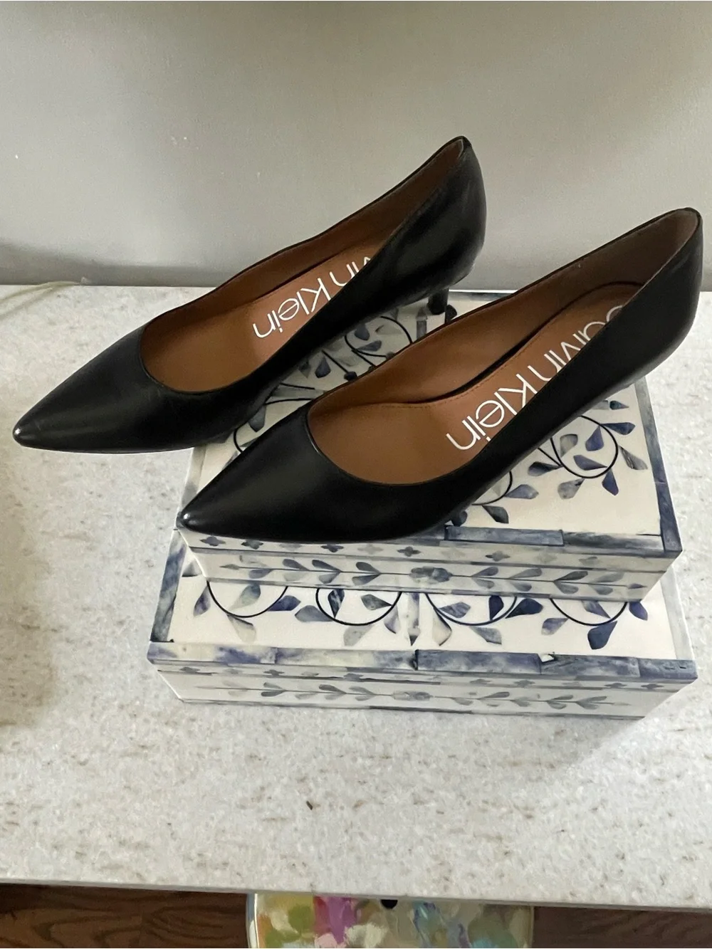 CALVIN KLEIN~Classic Black Leather Kitten Heel Pump